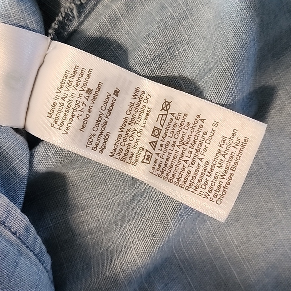 🦇 J. Crew Chambray Classic Fit Shirt 🦇 - Picture 4 of 5